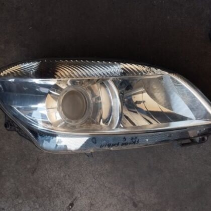 Faro delantero derecho
                            Skoda Fab