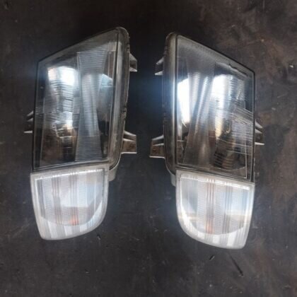 Pilotos delanteros mercedes
                            vito