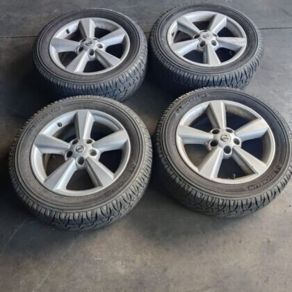 Llantas Nissan Qashqai
                            215/60/17