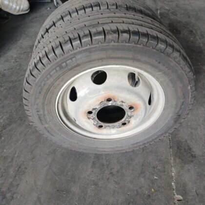 Llantas 195/70 R15 C Nissan
                            Cabs