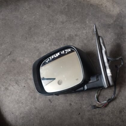 Retrovisor izquierdo
                            Voyager año