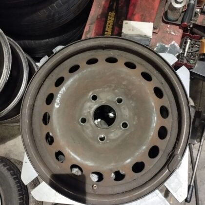 Llanta 15 VW Caddy 5
                            tornillos