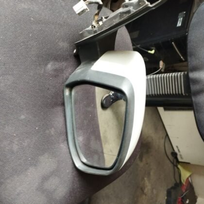 Retrovisor derecho Focus
                            2009