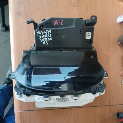 Cuadro instrumentos Totota Yaris 2003