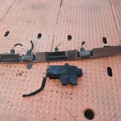 Tirador y Cerradura Peugeot
                            206