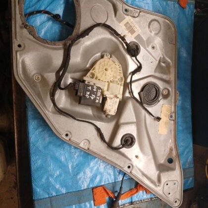 ELEVALUNAS TRASERO DERECHO
                            SEAT