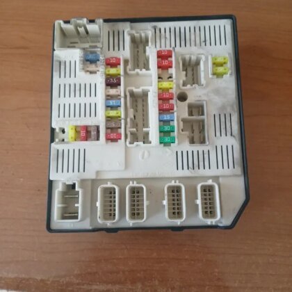Caja Fusibles RENAULT
                            MEGANE 3 2