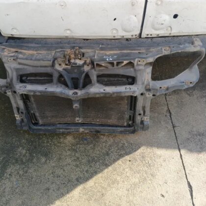 Frontal Volkswagen Golf IV
                            1.4 G