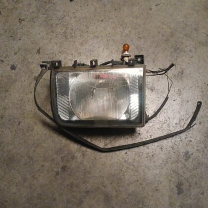 Faro Derecho Nissan Cabstar