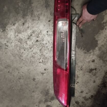 Faro trasero izquierdo Ford Focus 07