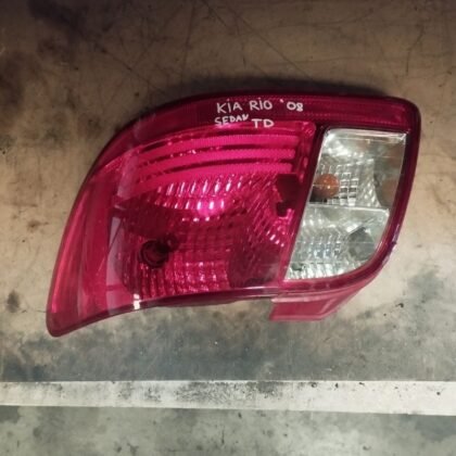 Piloto trasero derecho Kia
                            rio s